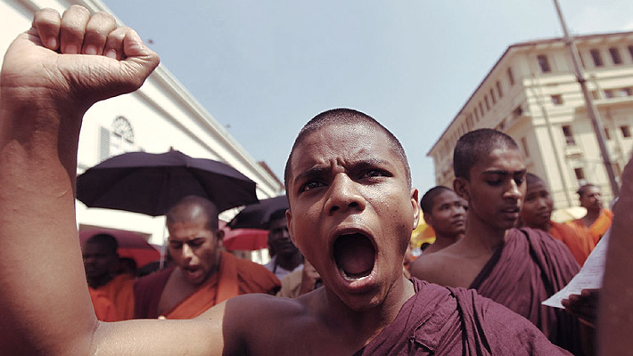 buddhist_monks_protest